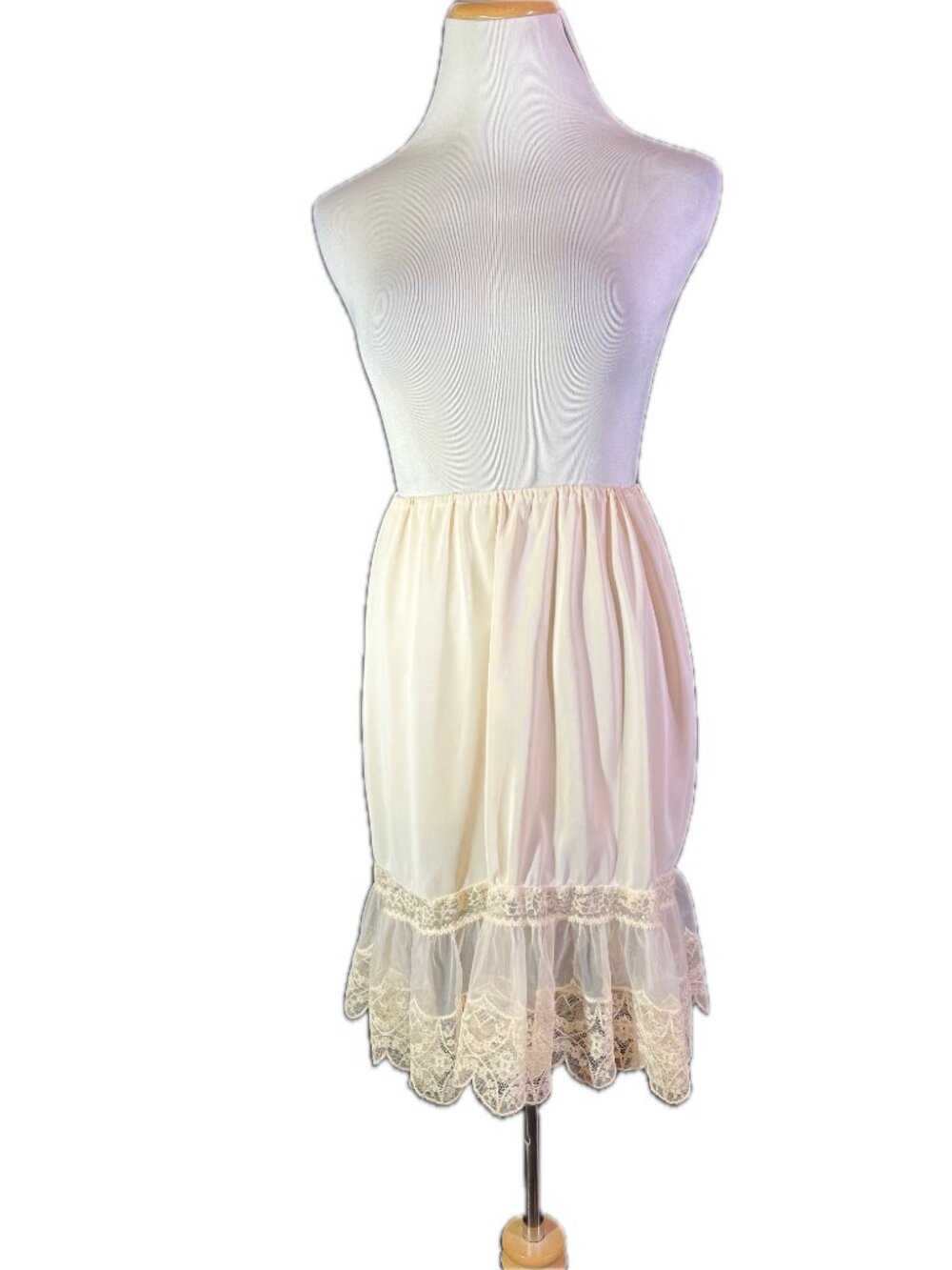 Vintage 1950s Van Raalte Size Medium Half Slip Opaquelon Lace Trim *Flawed